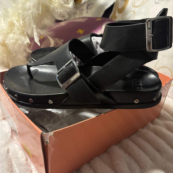 Gianna Bini Black Crowd-Surf Leather Sandals - Picture 5 of 7